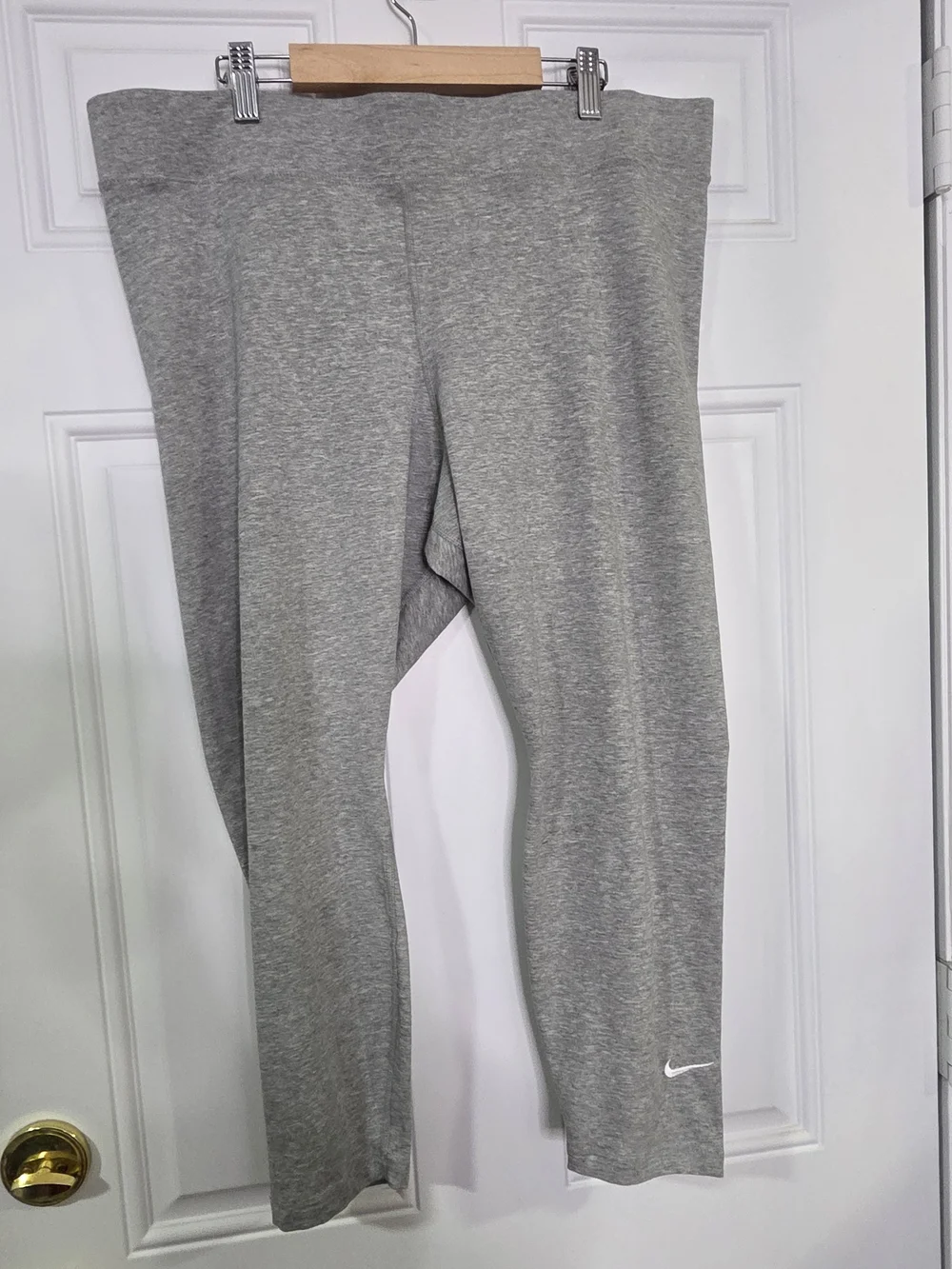 Nike Plus Size Heather Gray Cropped Leggings